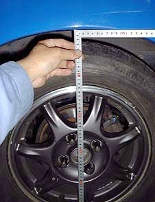 いわゆる指2本車高です